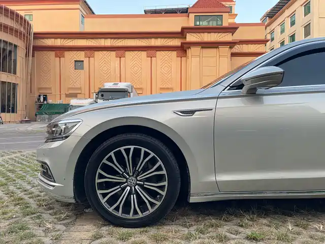 Volkswagen Phideon 2018 Facelift 380TSI FWD Business — фото 5