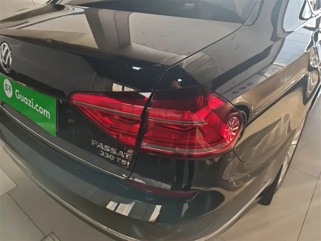 Volkswagen Passat 2017 330TSI DSG Prestige фото 8