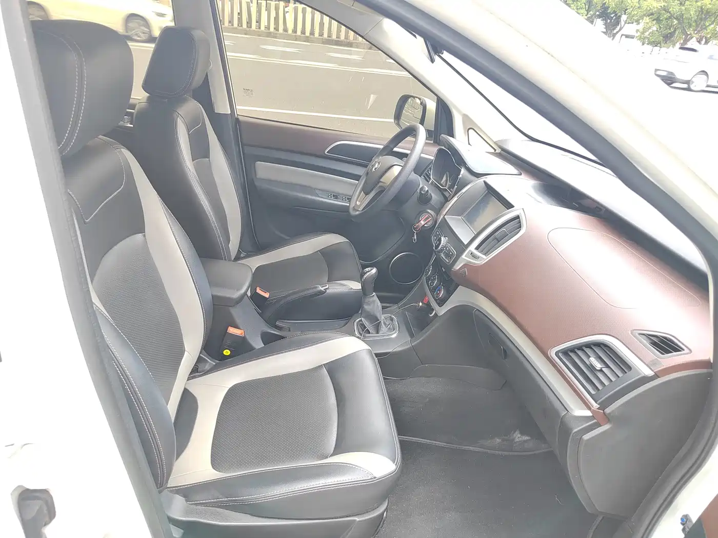 BAIC Huansu H3 2018 2017 1.5L Manual Comfort Sunroof Edition
