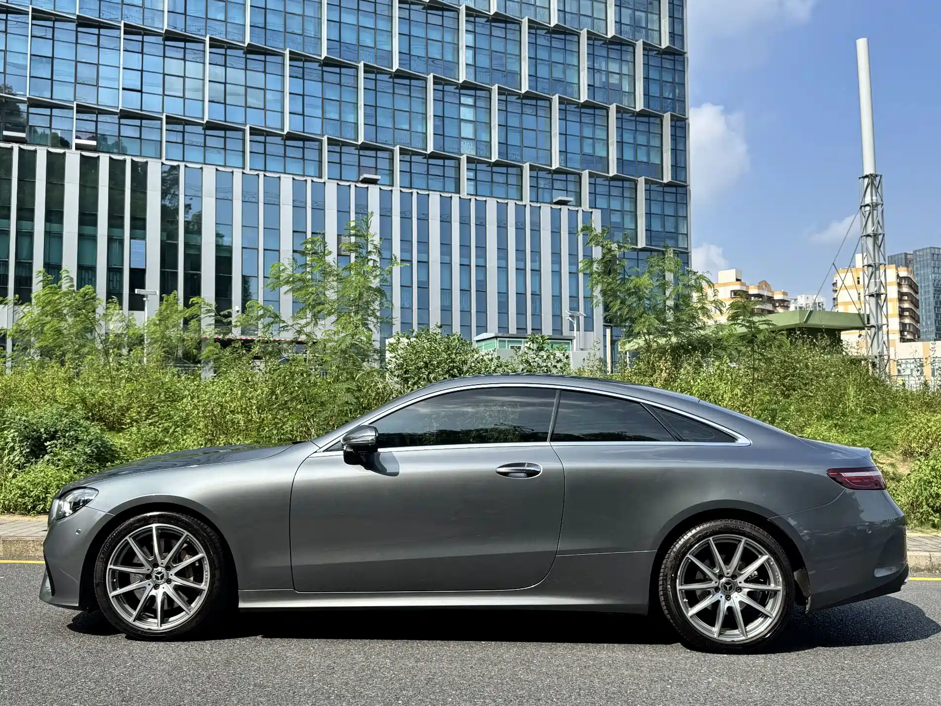 Фото 3 - Mercedes-Benz E-Class (Import)