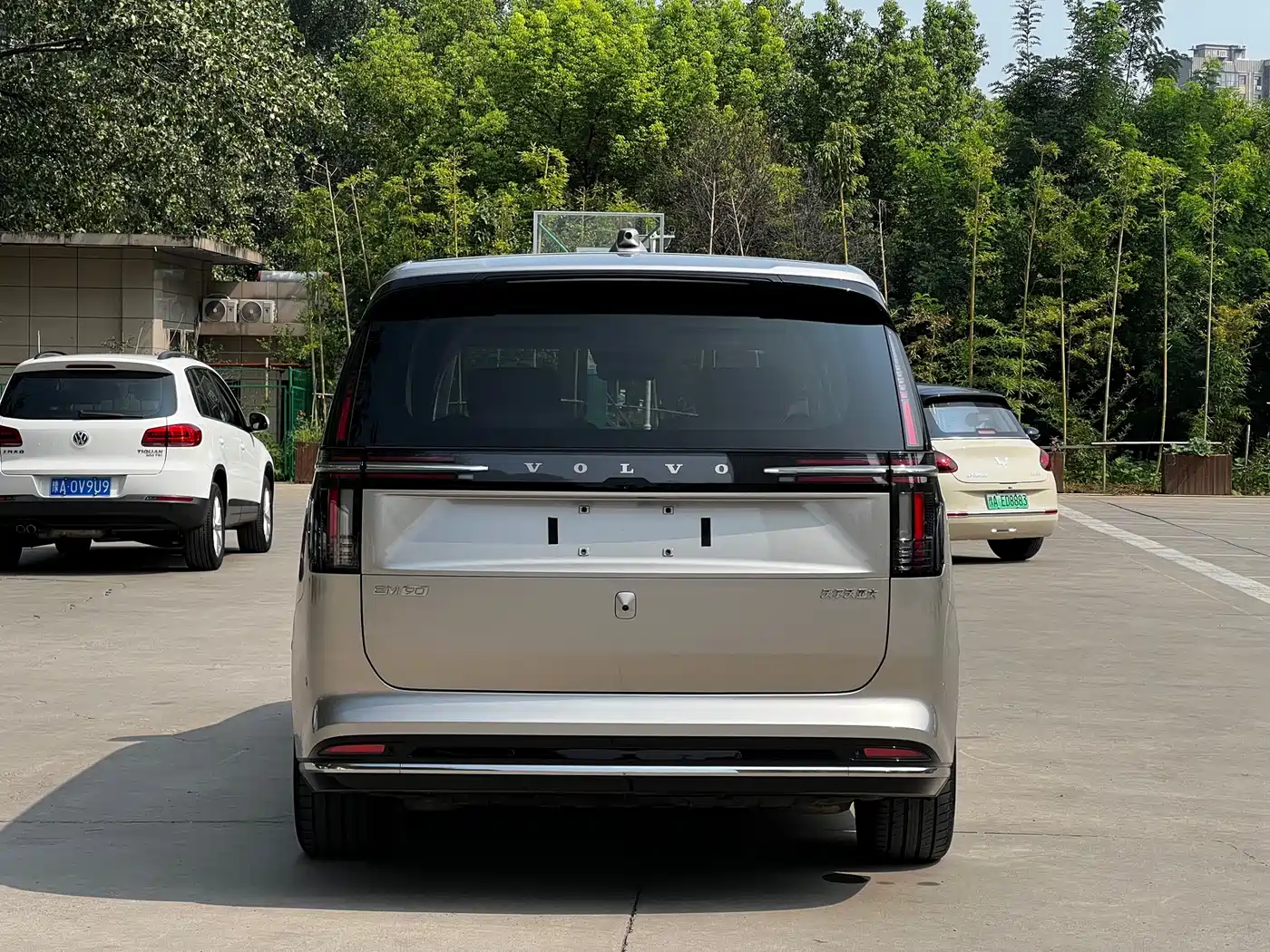 Volvo EM90 2024 2025 Ultra Six-Seater