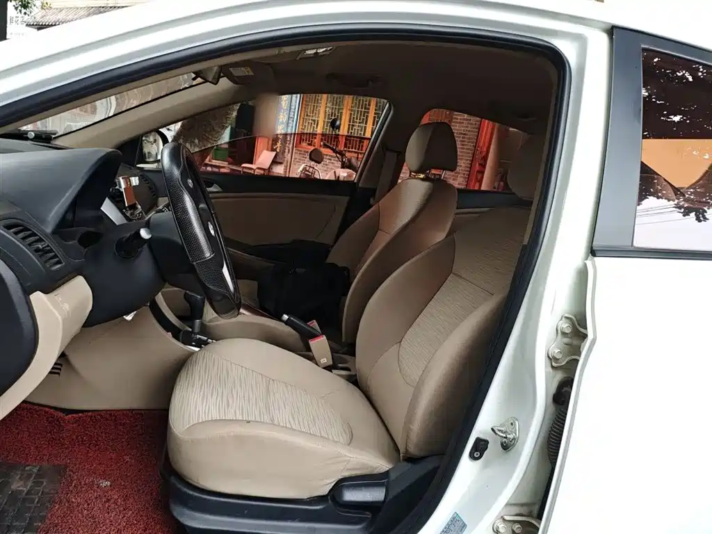 Hyundai Verna 2014 1.4L Automatic Smart GLS фото 8