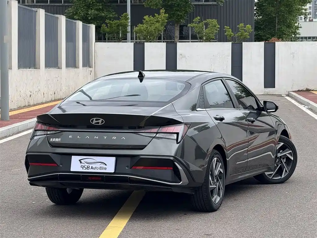 Hyundai Elantra 2023 1.5L CVT GLX Elite Edition фото 11