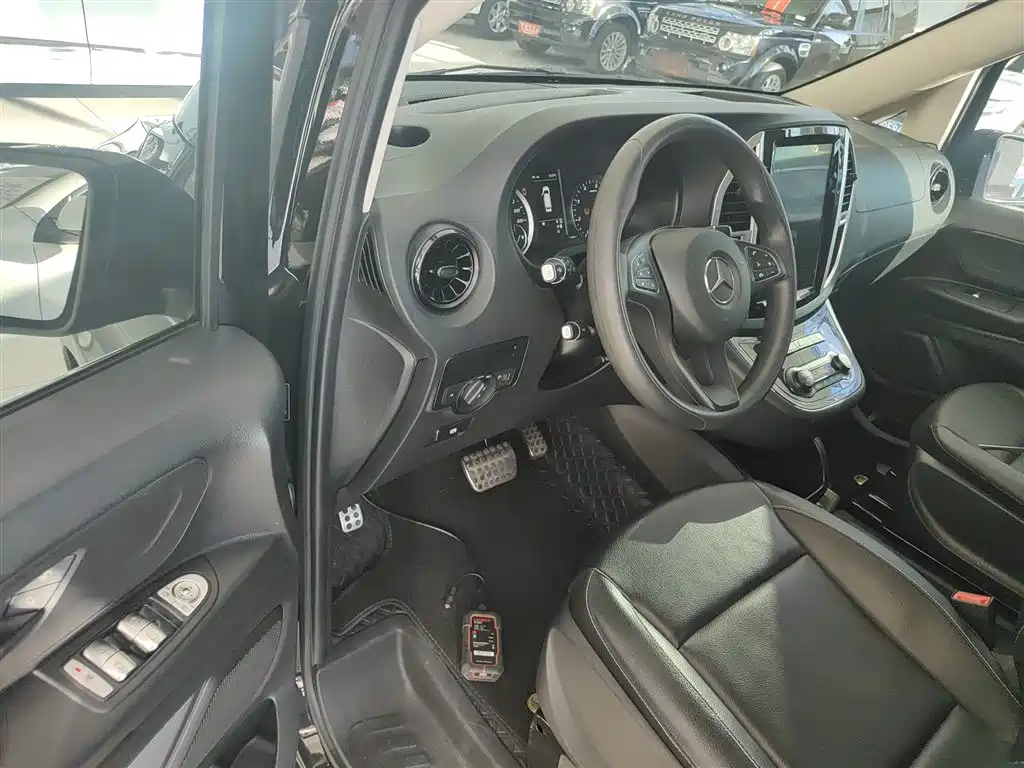 Mercedes-Benz Vito 2021 2.0T Elite 7-Seater фото 13