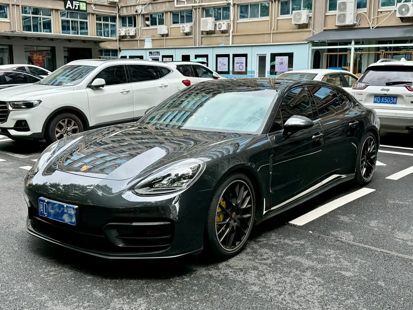 Фото 1 - Porsche Panamera