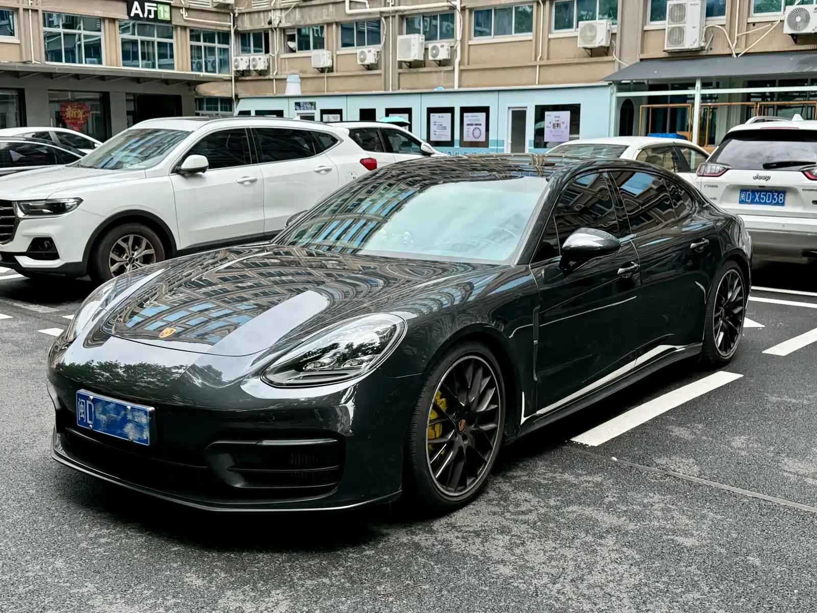 صورة 1 - Porsche Panamera