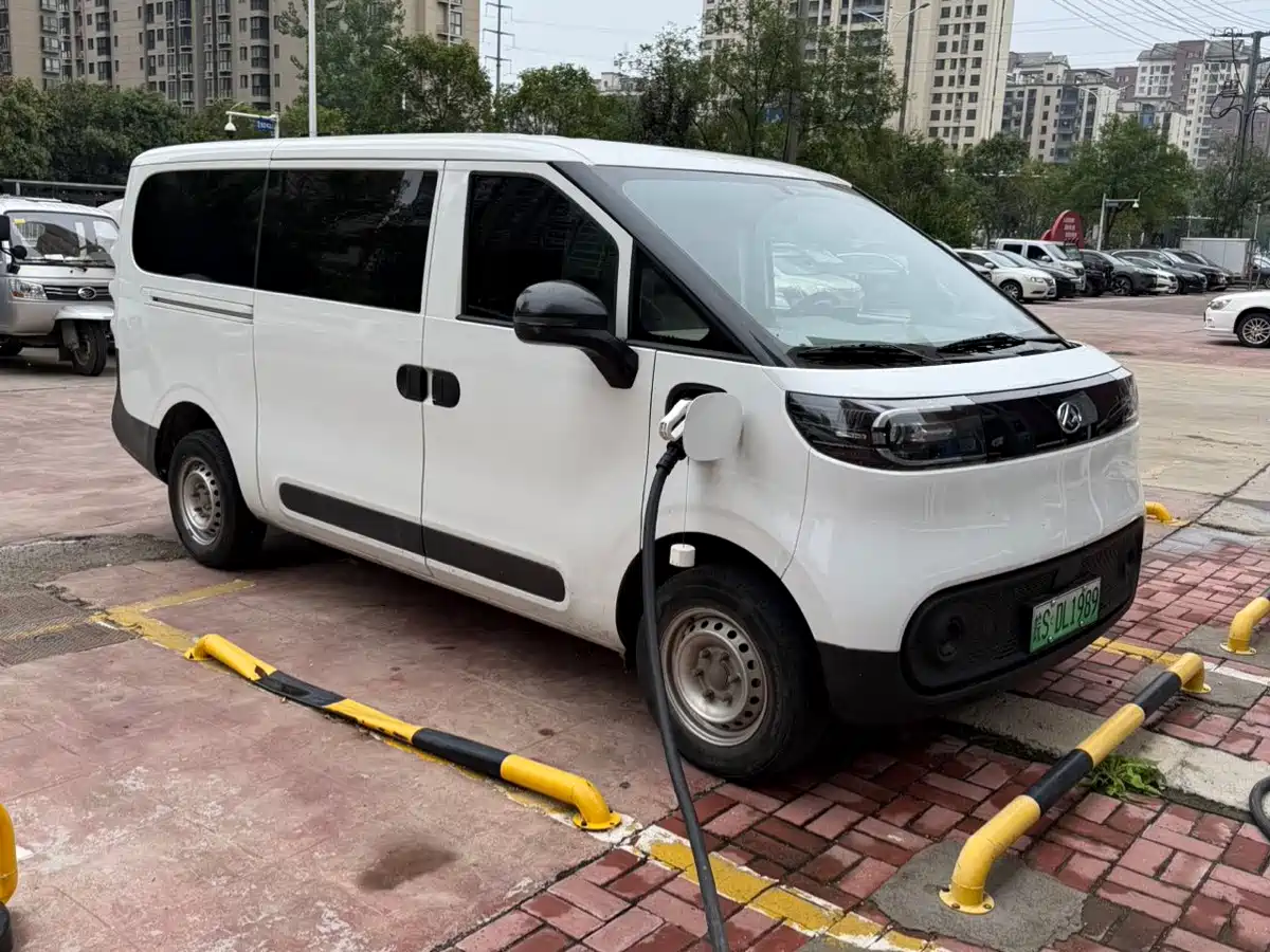 Maxus Dana V1 2025 2025 Model V1+ Short Wheelbase Low Roof Multi-purpose Version (50kWh)