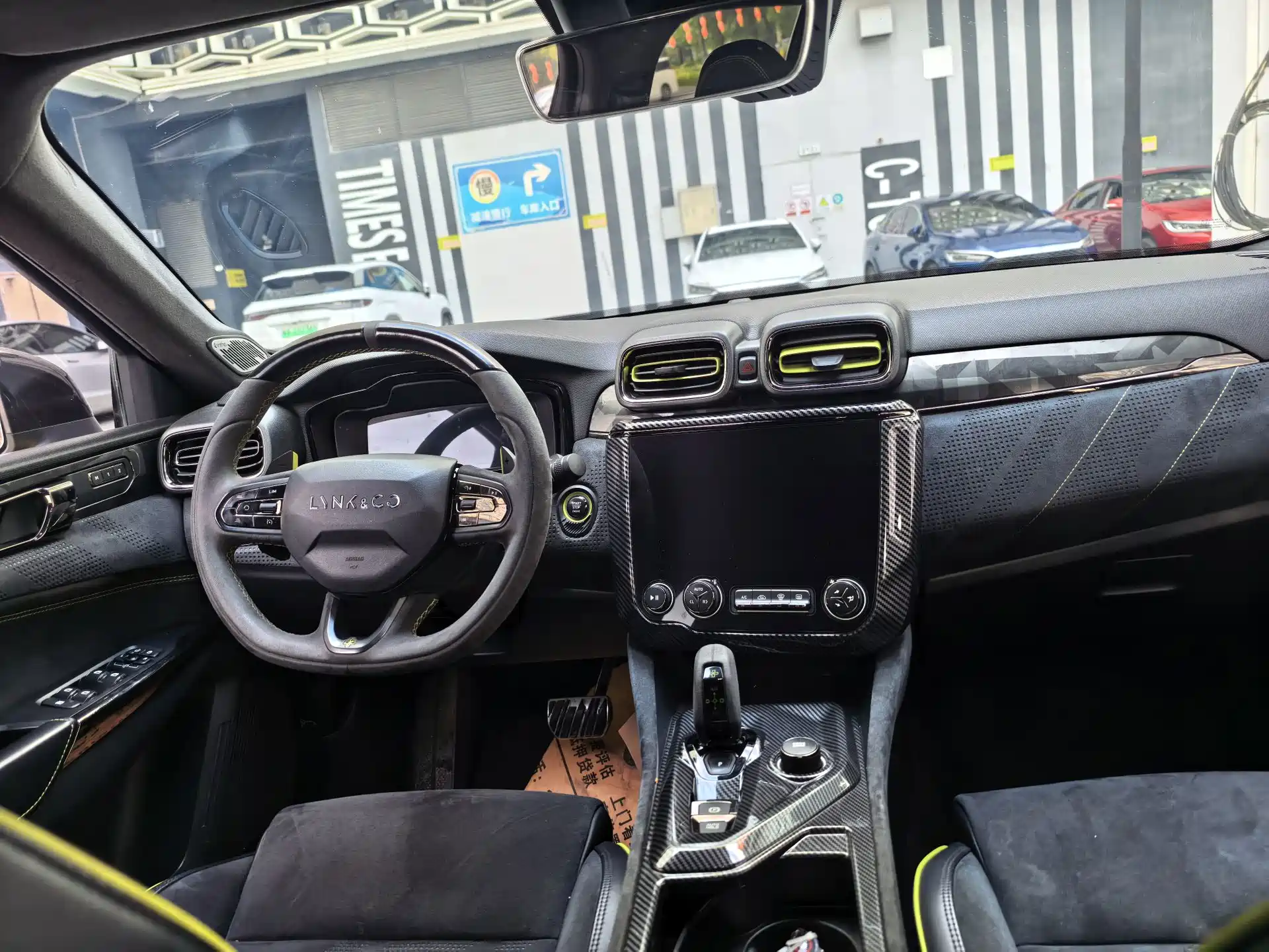 Фото 6 - Lynk & Co 03
