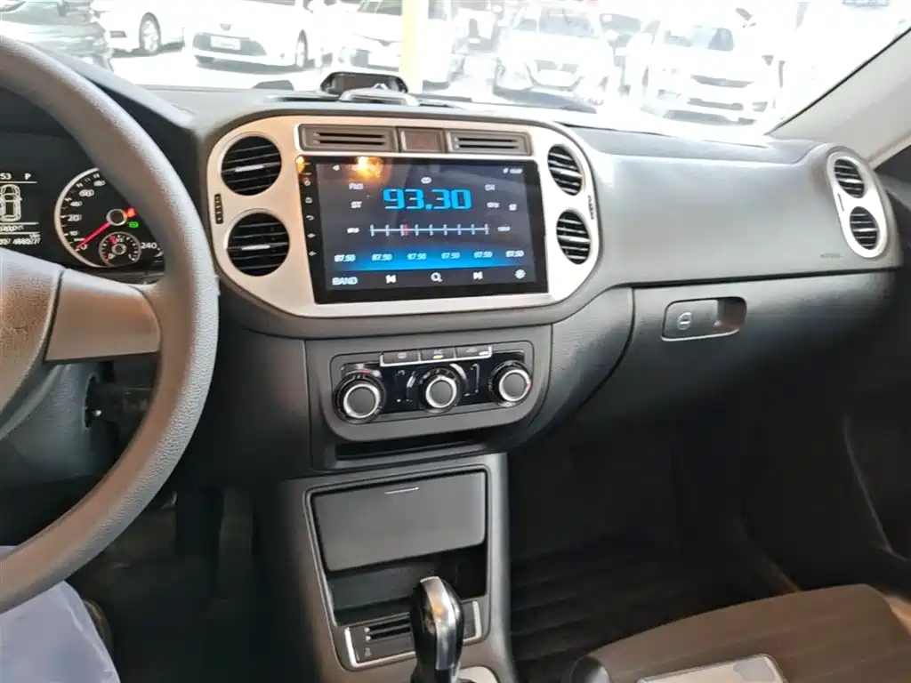 Volkswagen Tiguan 2015 1.8TSI Automatic 2WD Trendline фото 10
