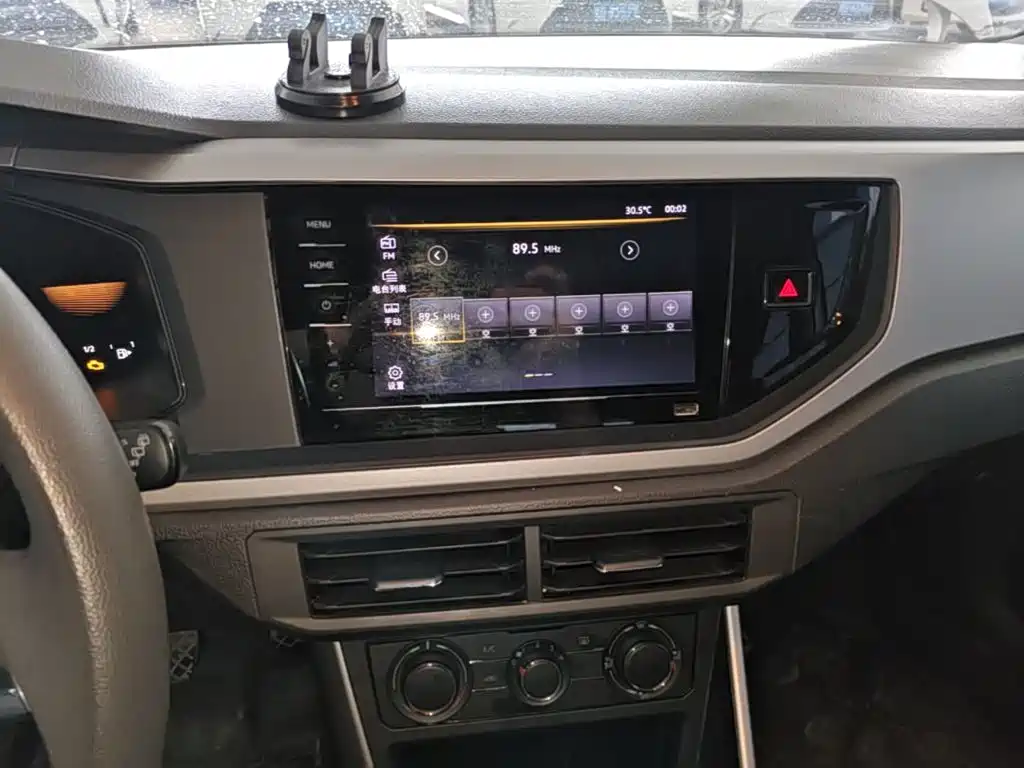 VOLKSWAGEN POLO