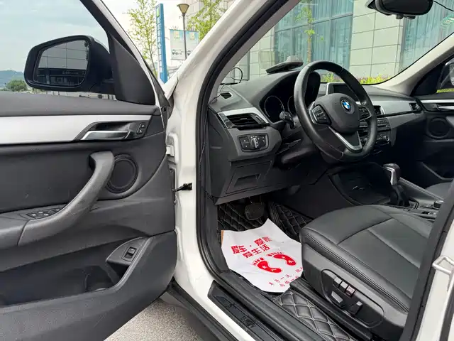 BMW X1 2018 sDrive20Li Leading Model — фото 4