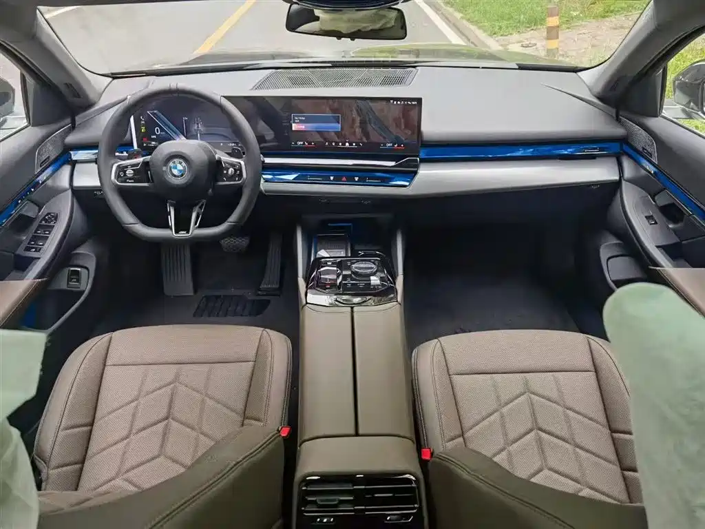 BMW 5 Series 2024 530Li Leading M Sport Package фото 19