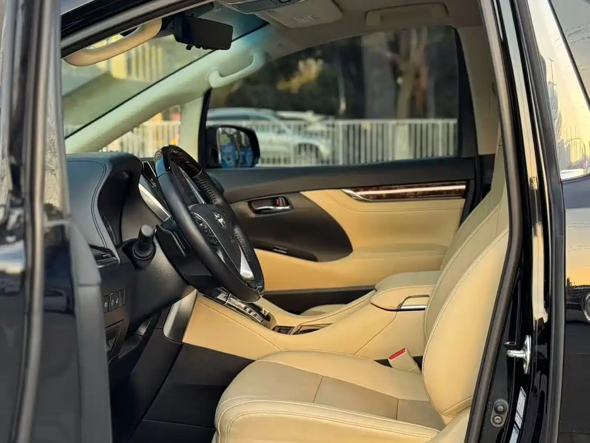 Toyota Alphard 2021 Hybrid 2.5L Luxury фото 3