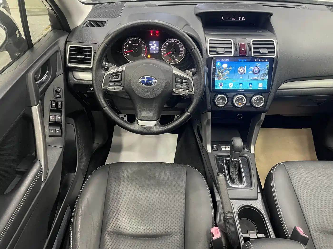 Subaru Forester 2015 2.0i Special Commemorative Edition фото 12
