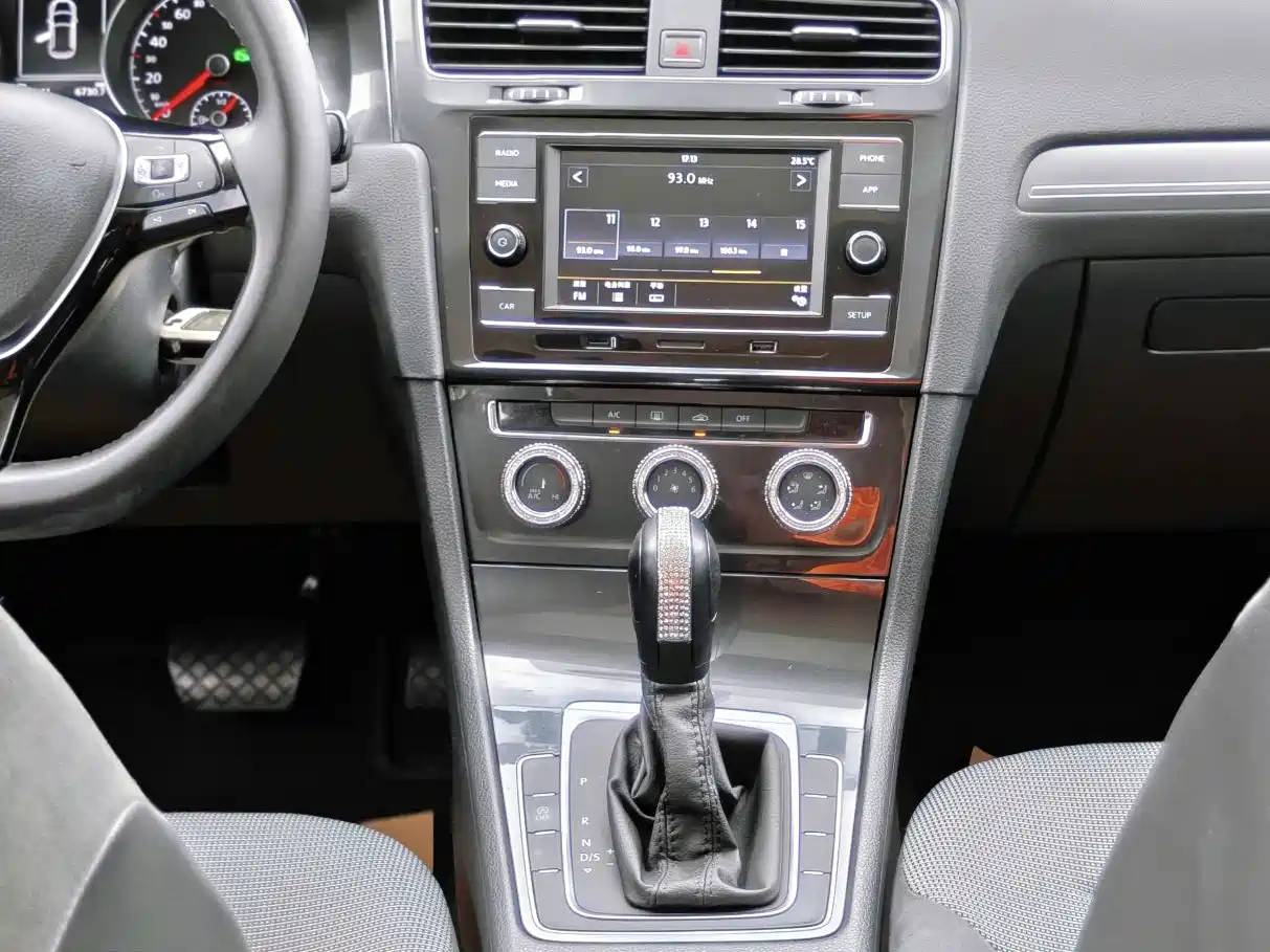 Volkswagen Golf 2018 230TSI Automatic Comfort фото 16