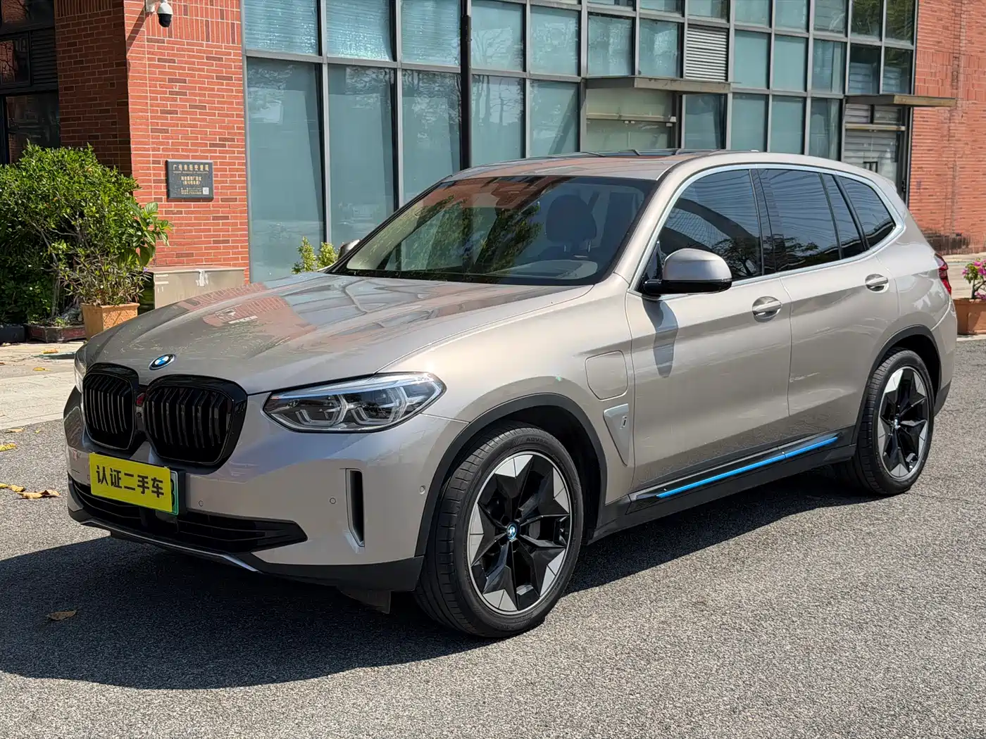 BMW IX3