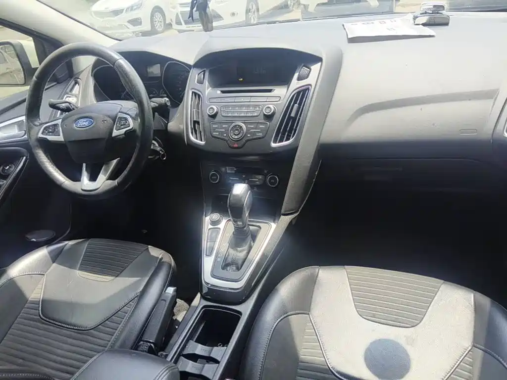 Photo 12 - Ford Focus