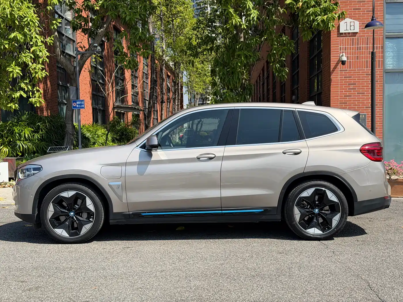 BMW IX3