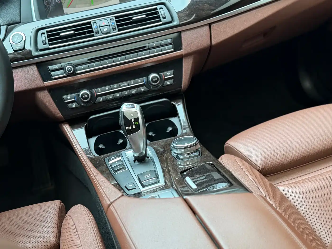 BMW 5 Series 2014 535Li Leadership фото 8