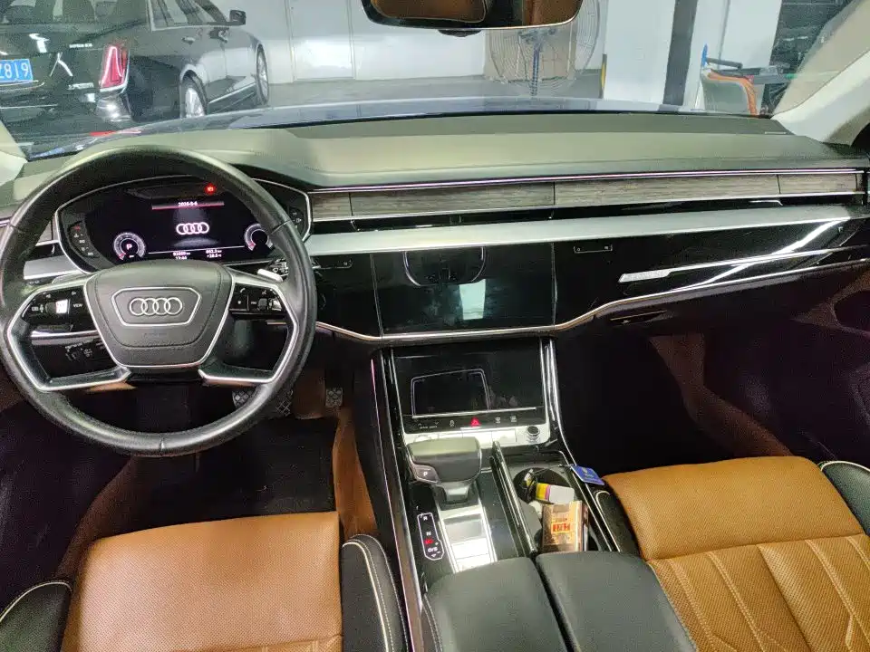 Фото 5 - Audi A8