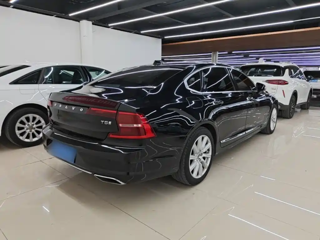 Photo 7 - Volvo S90