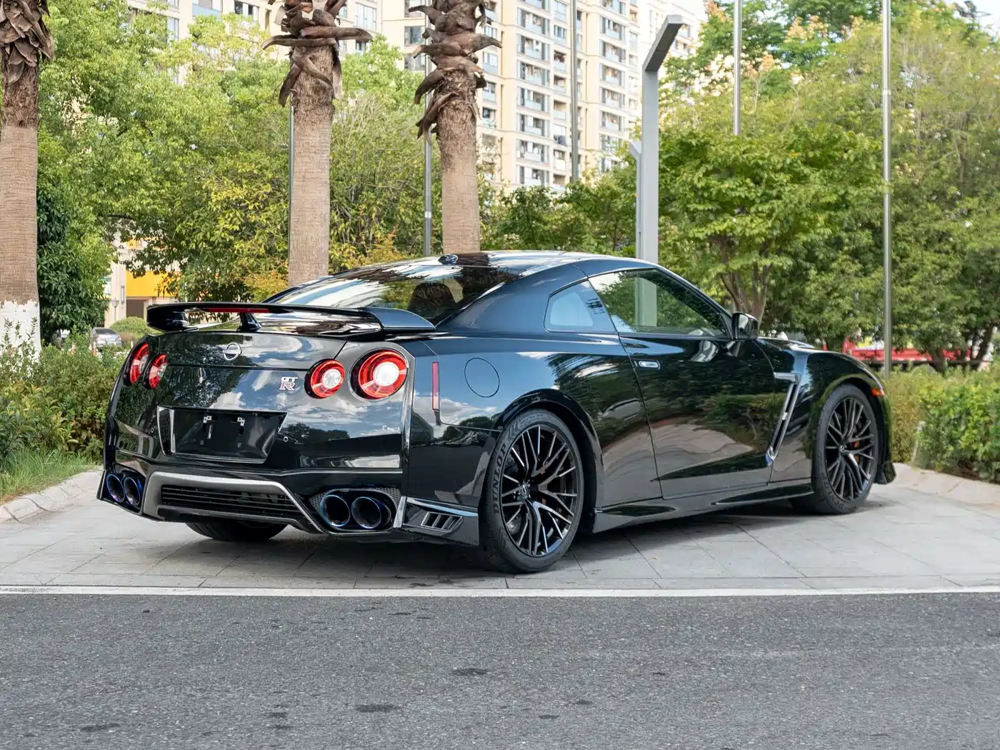 Nissan GT-R фото 5