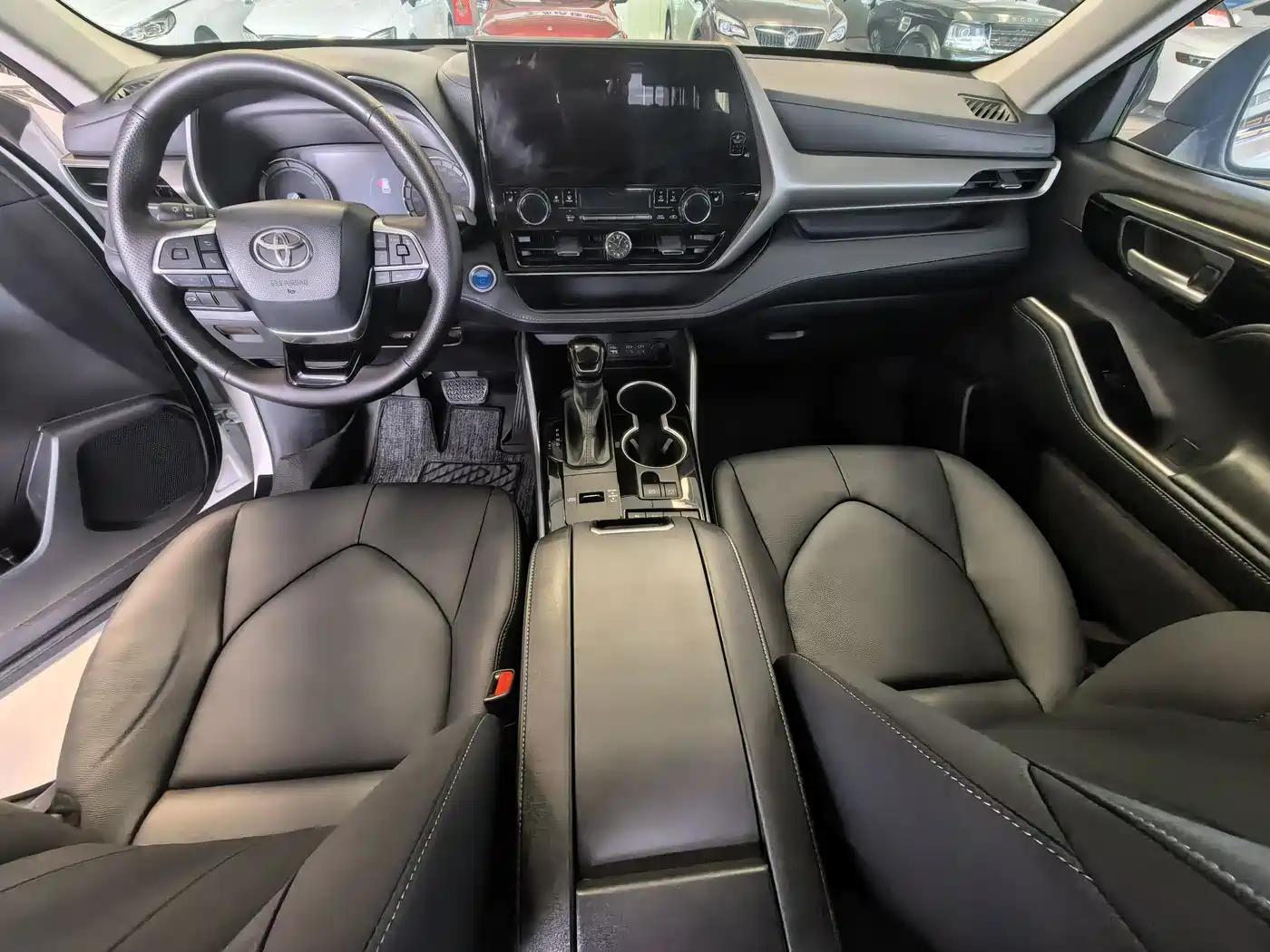 Toyota Highlander 2022 Model Dual Engine 2.5L 4WD Premium Edition 7-Seater фото 11