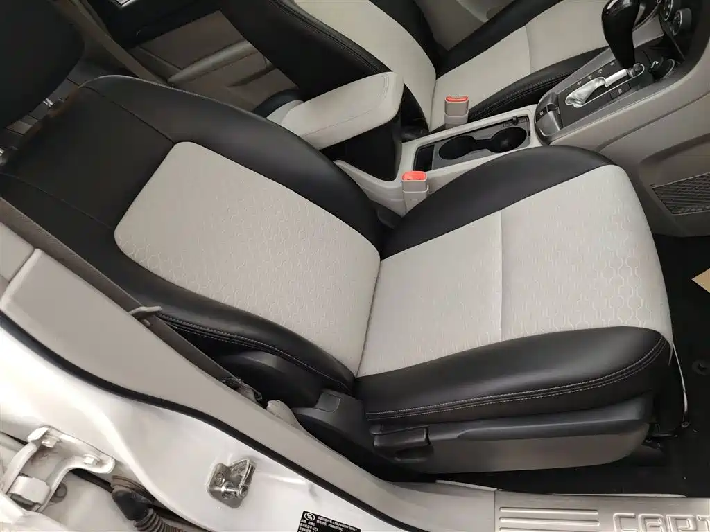 Chevrolet Captiva 2015 2.4L 2WD Urban Edition 5-seater фото 20