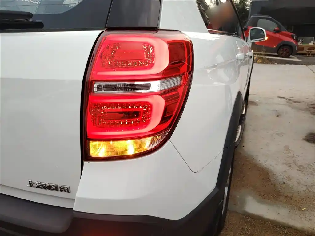 Chevrolet Captiva 2015 2.4L 2WD Urban Edition 5-seater фото 28