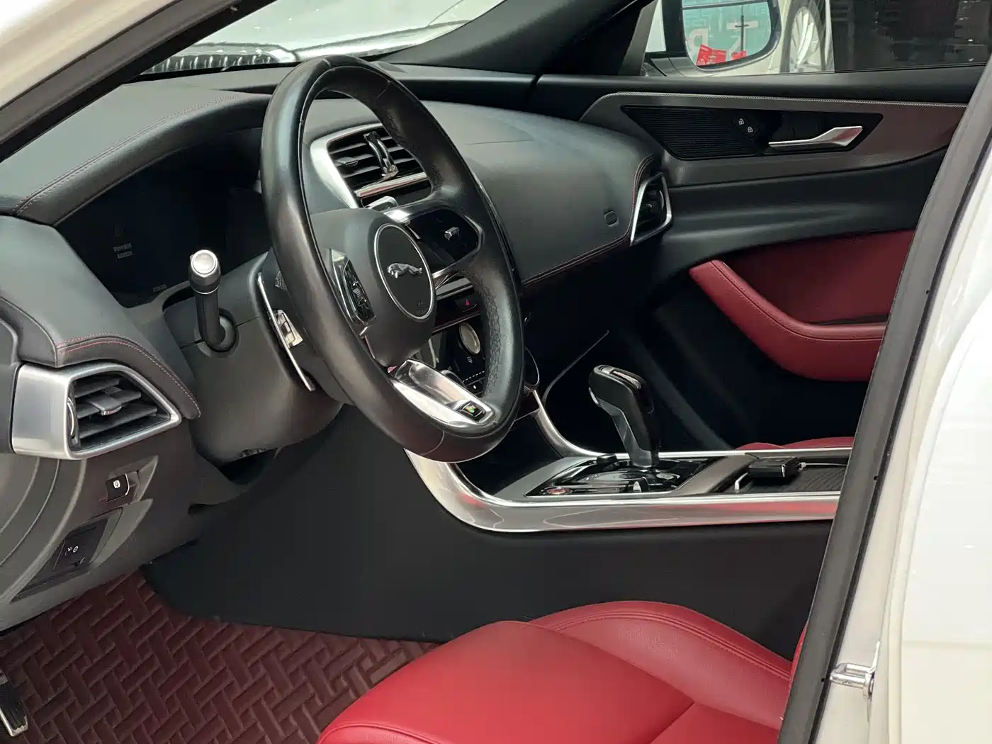 Jaguar XEL 2022 2.0T 250PS R-DYNAMIC S Progressive Sport Edition фото 4