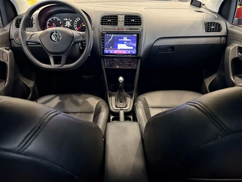 Фото 8 - Volkswagen Polo