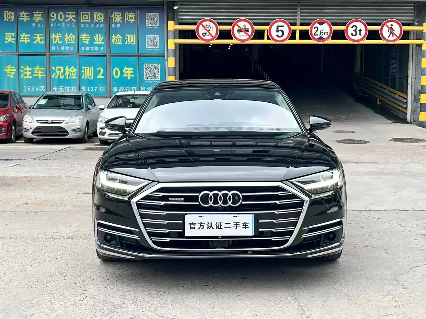 Фото 2 - Audi A8