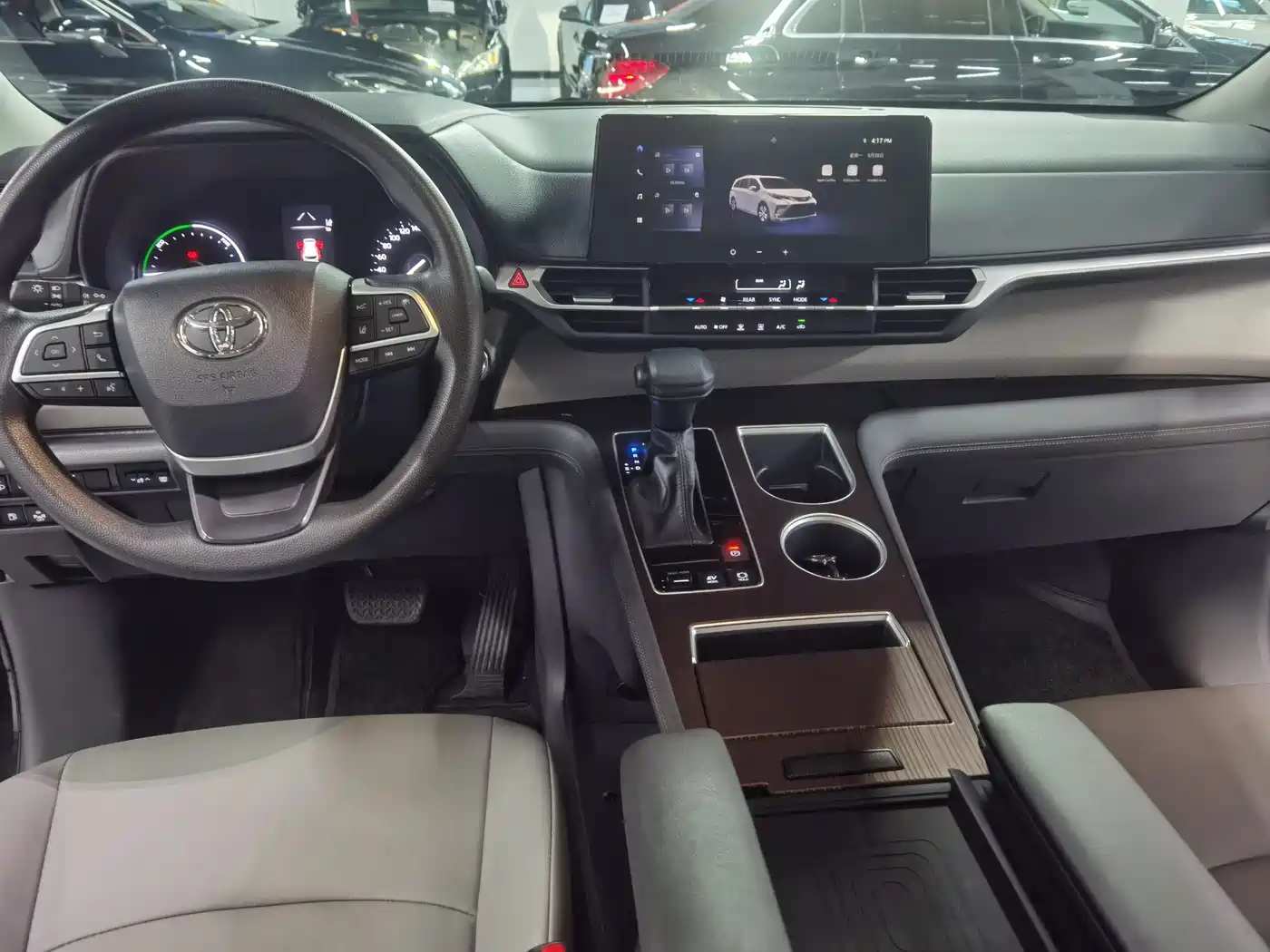 Toyota Granvia 2025 2024 2.5L Hybrid Comfort