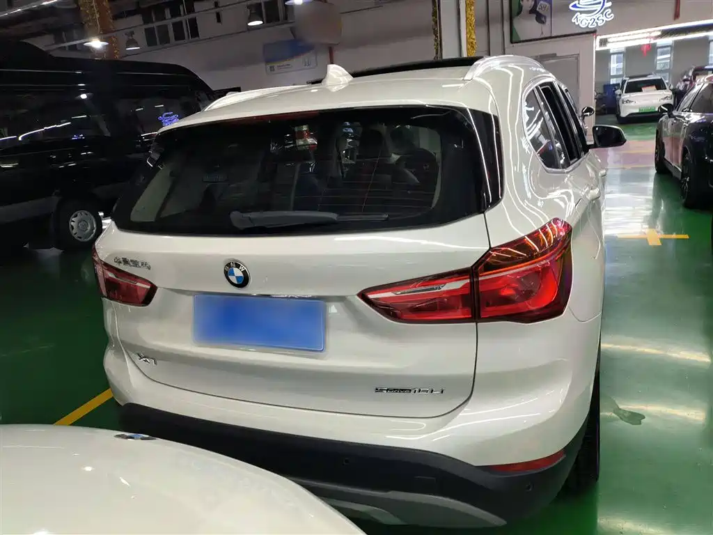 BMW X1 2019 sDrive18Li Premium Model фото 6
