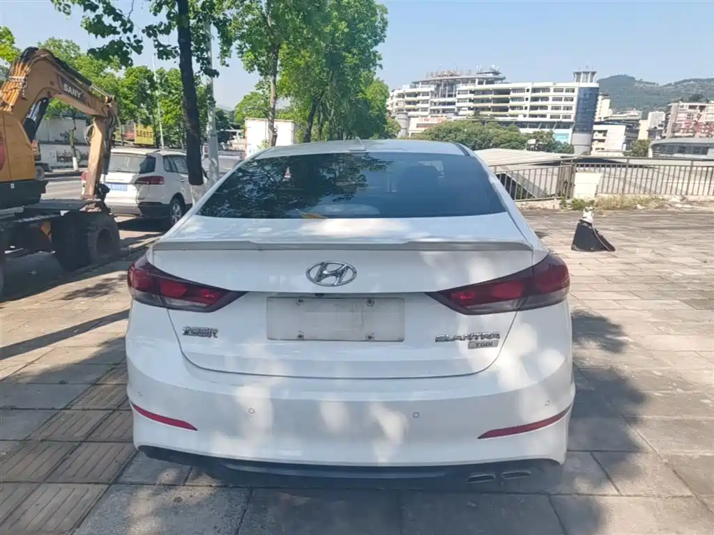 Hyundai Elantra 2018 1.4T DCT Dynamic·Vitality Model фото 6