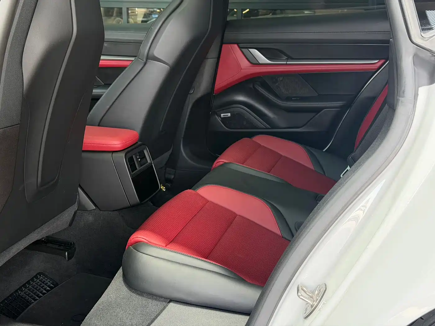 Porsche Taycan 2025 2024 Taycan 4
