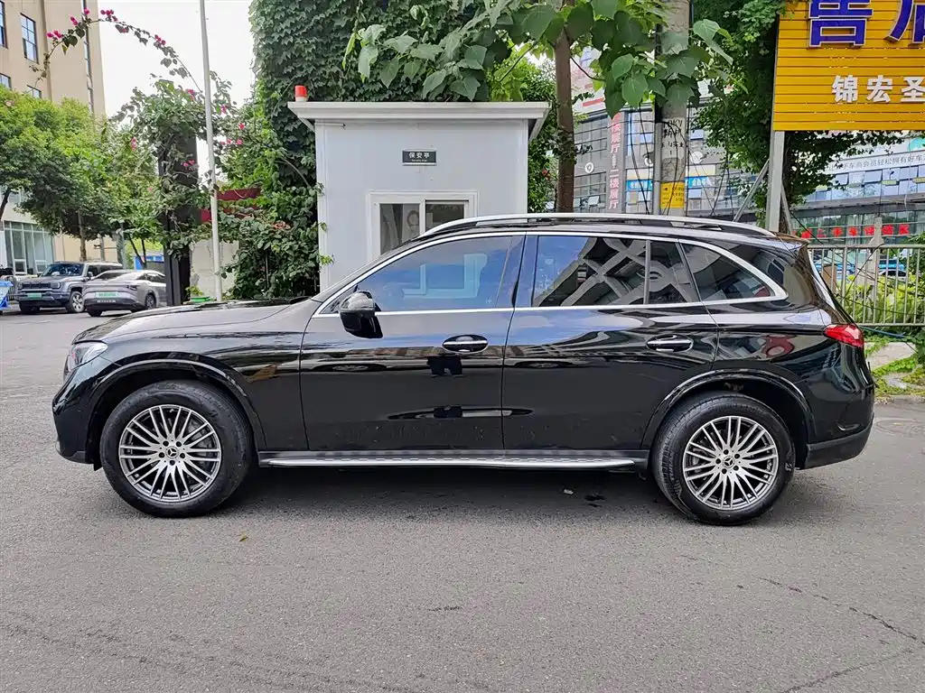 Mercedes-Benz GLC 2023 GLC 300 L 4MATIC Sport 5-Seater фото 3