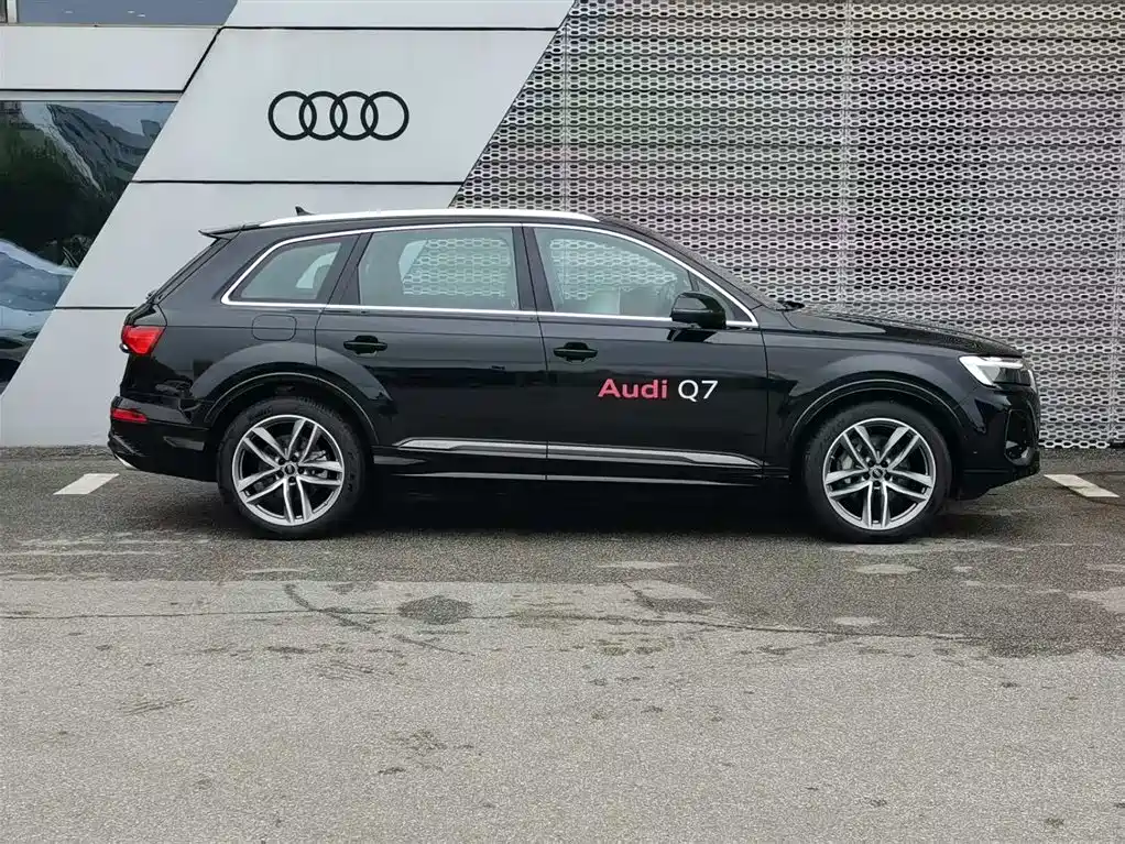 Audi Q7 2025 55 TFSI quattro S line Sport фото 4