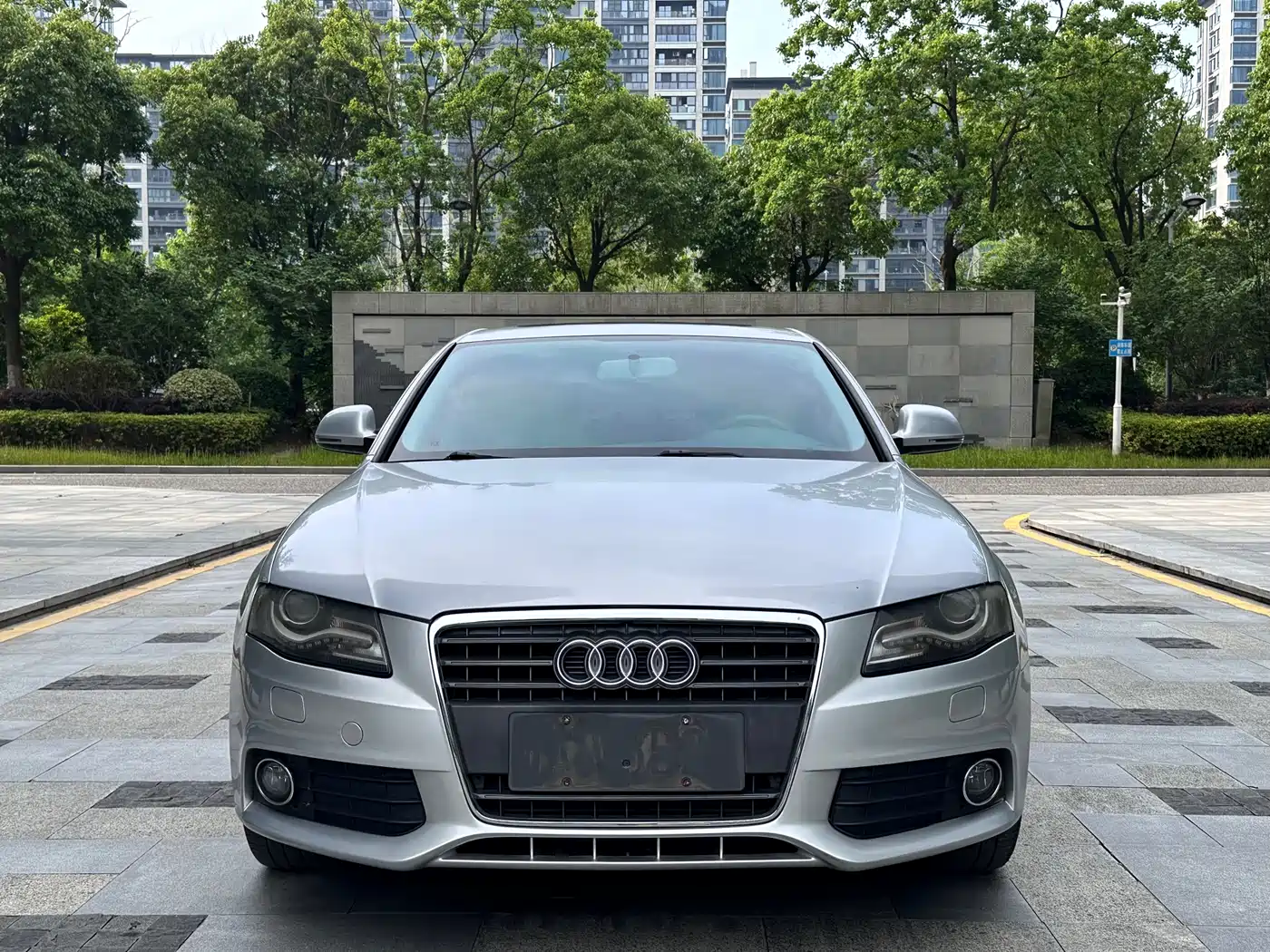 Audi A4L 2010 2.0 TFSI Standard фото 2