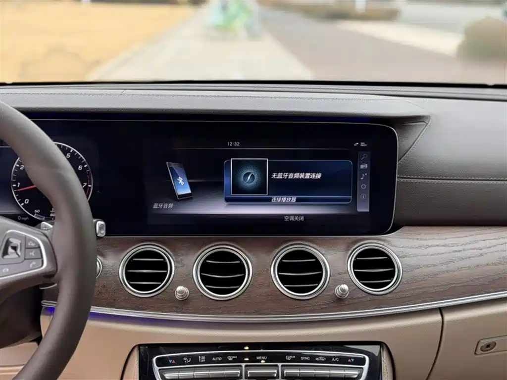 Mercedes-Benz E-Class 2016 E 200 L фото 11