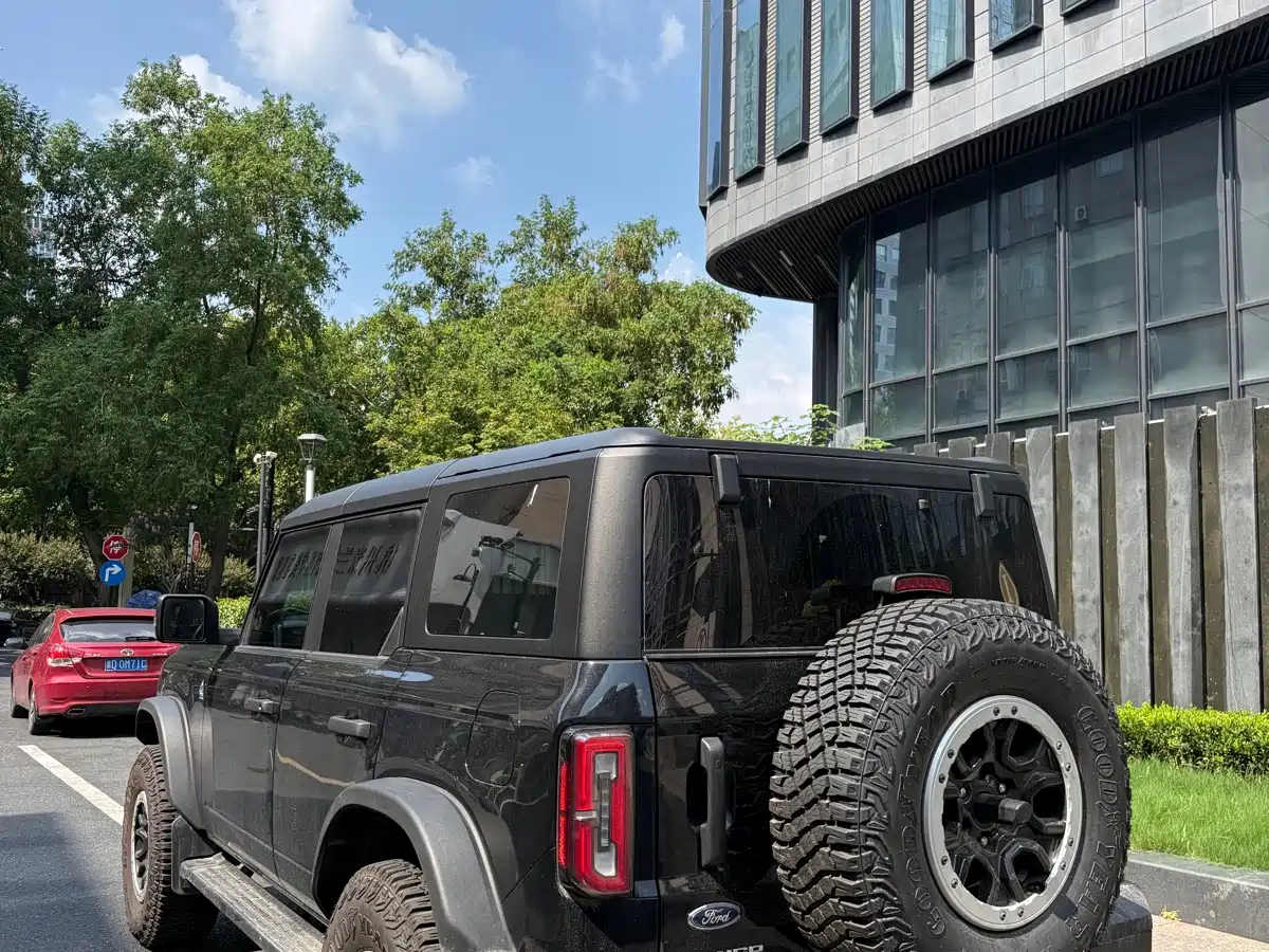Ford Bronco 2025 2026 2.3T Black Diamond