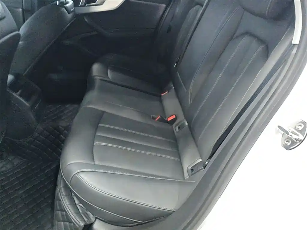 Audi A4L 2024 40 TFSI Fashion Dynamic фото 17
