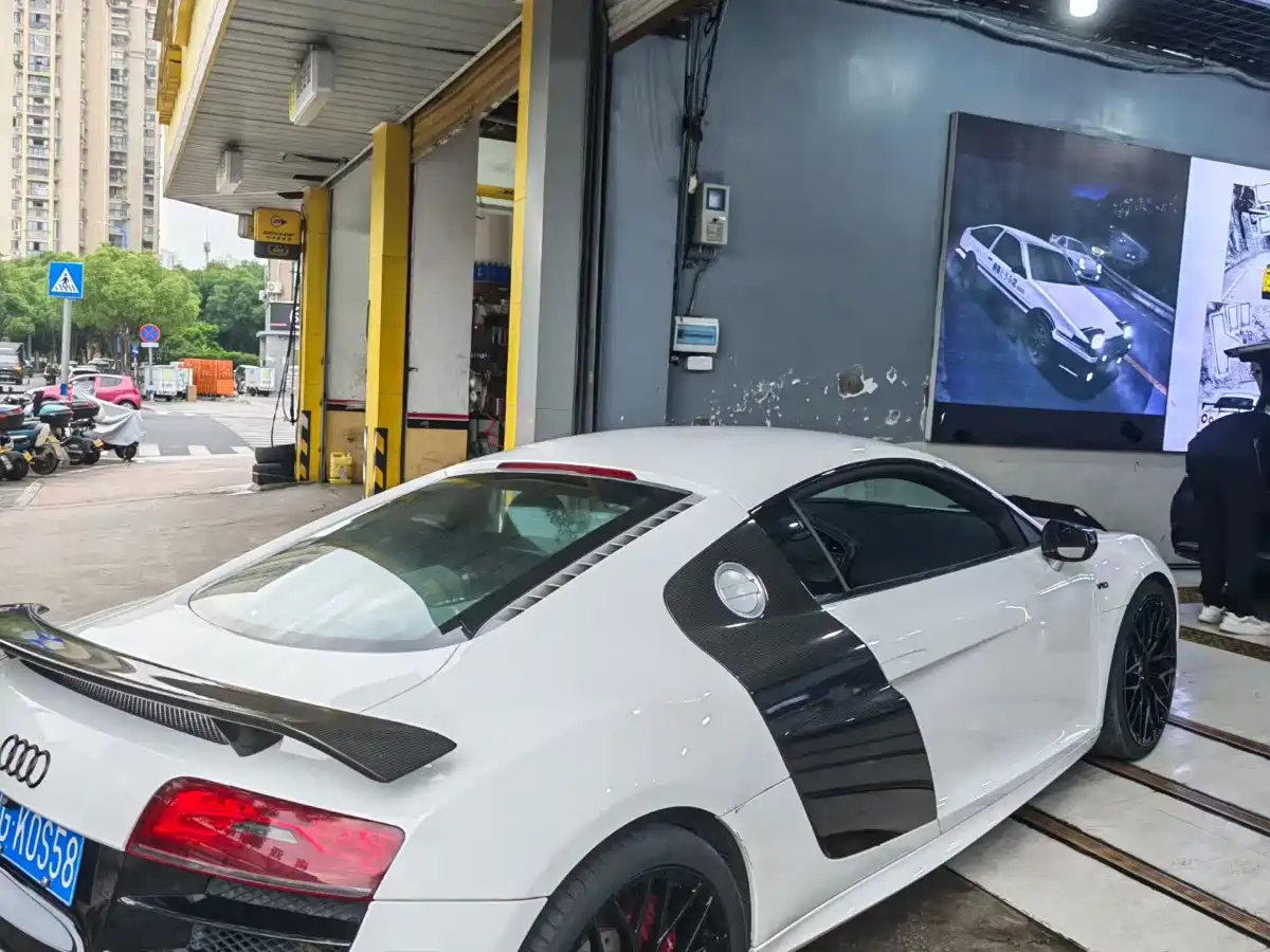 Audi R8 2014 5.2 FSI quattro фото 4