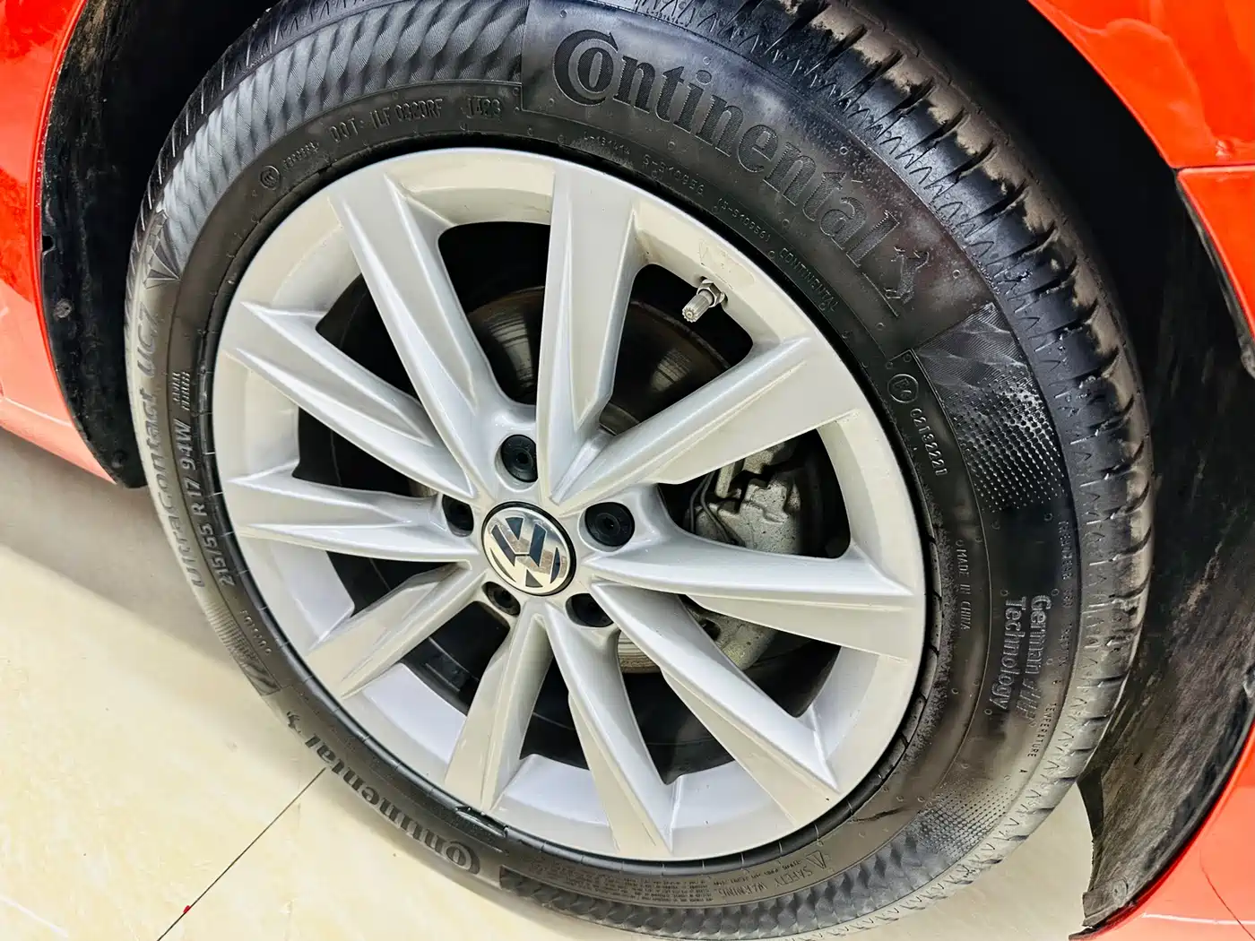 Volkswagen Beetle 2018 180TSI Trend Joy Edition фото 10