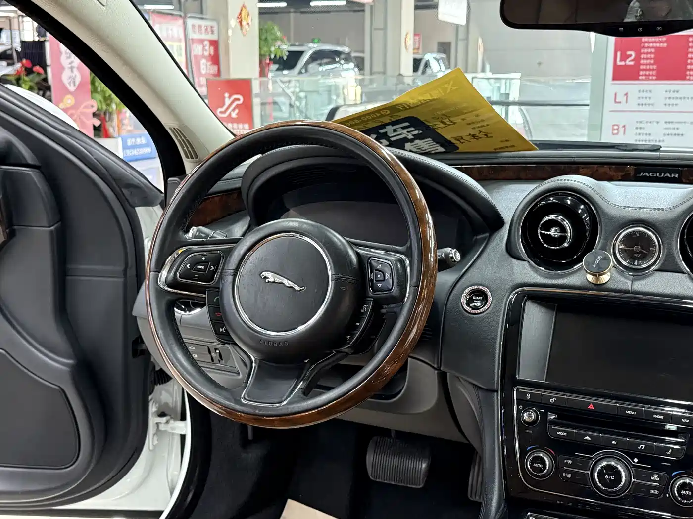 Jaguar XJ 2015 2015 XJL 3.0 SC AWD Panorama Business