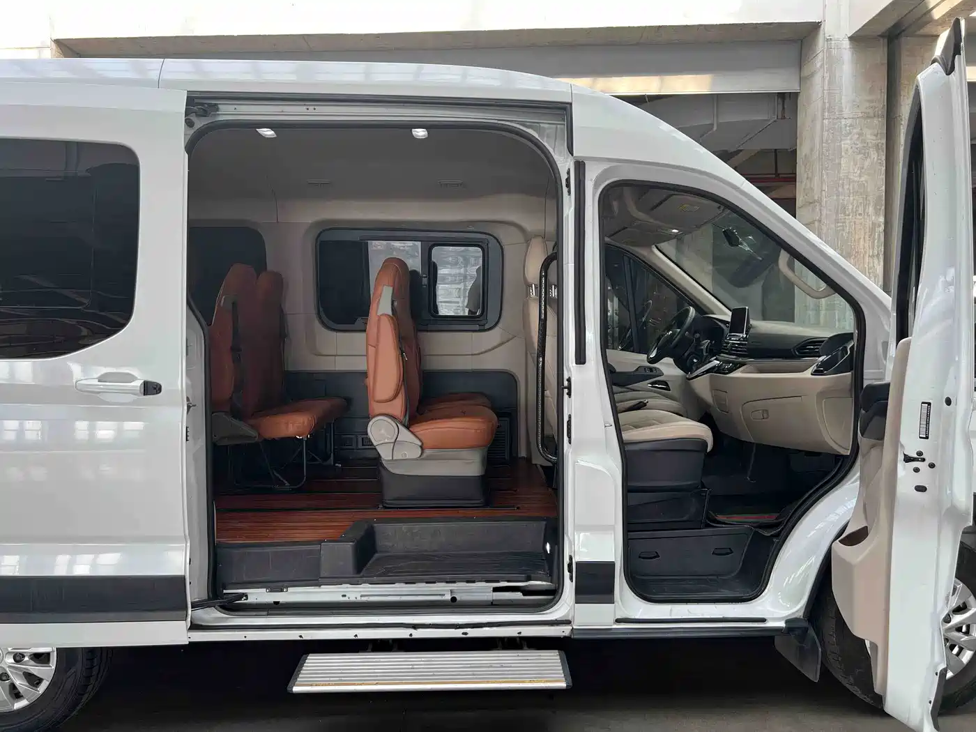 SAIC Maxus Xintu V90 2023 2022 2.0T Auto Zhida Operation RWD Long Wheelbase High Roof Single Rear Tire 9-Seater