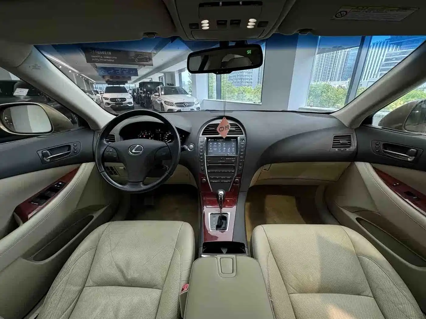 Фото 7 - Lexus ES