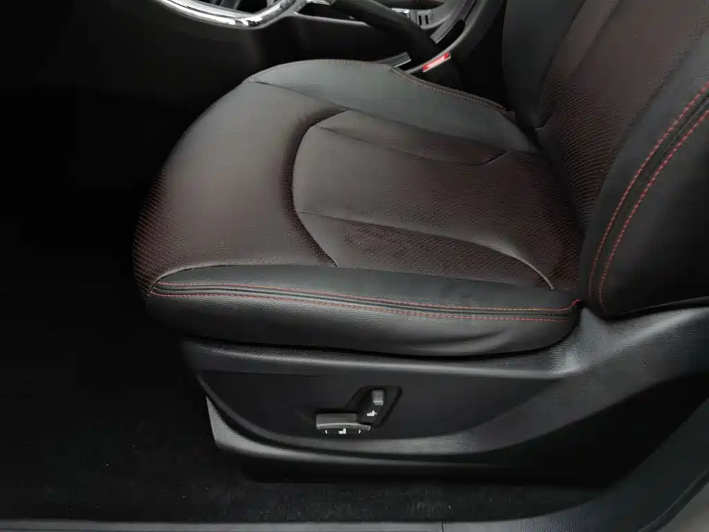 Baojun 560 2016 2015 1.8L Manual Luxury
