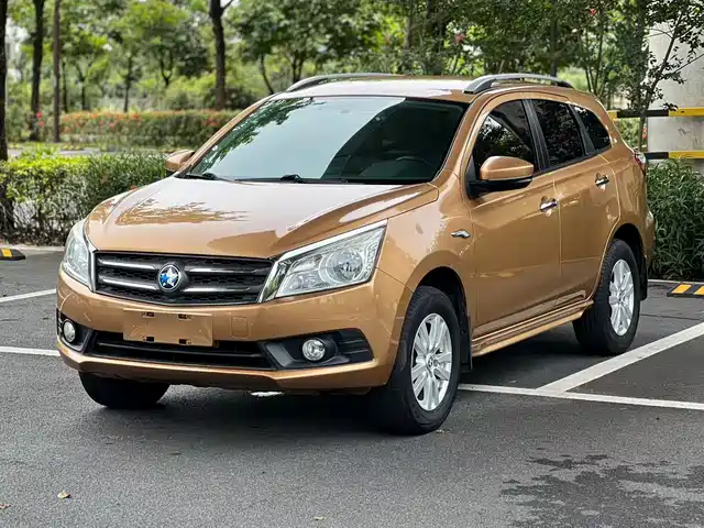 Venucia Venucia T70 2015 2.0L CVT Ruixing Edition
