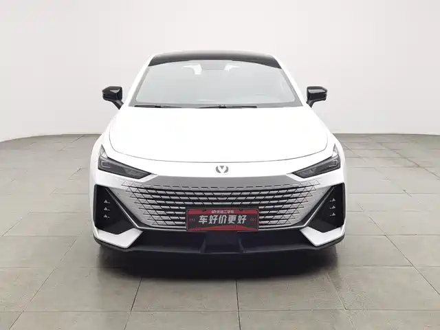 Changan UNI-V 2022 1.5T Premium Model — фото 3